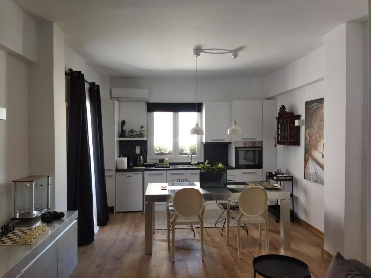 Minimal Apartment By The Beach Corinth Exteriér fotografie