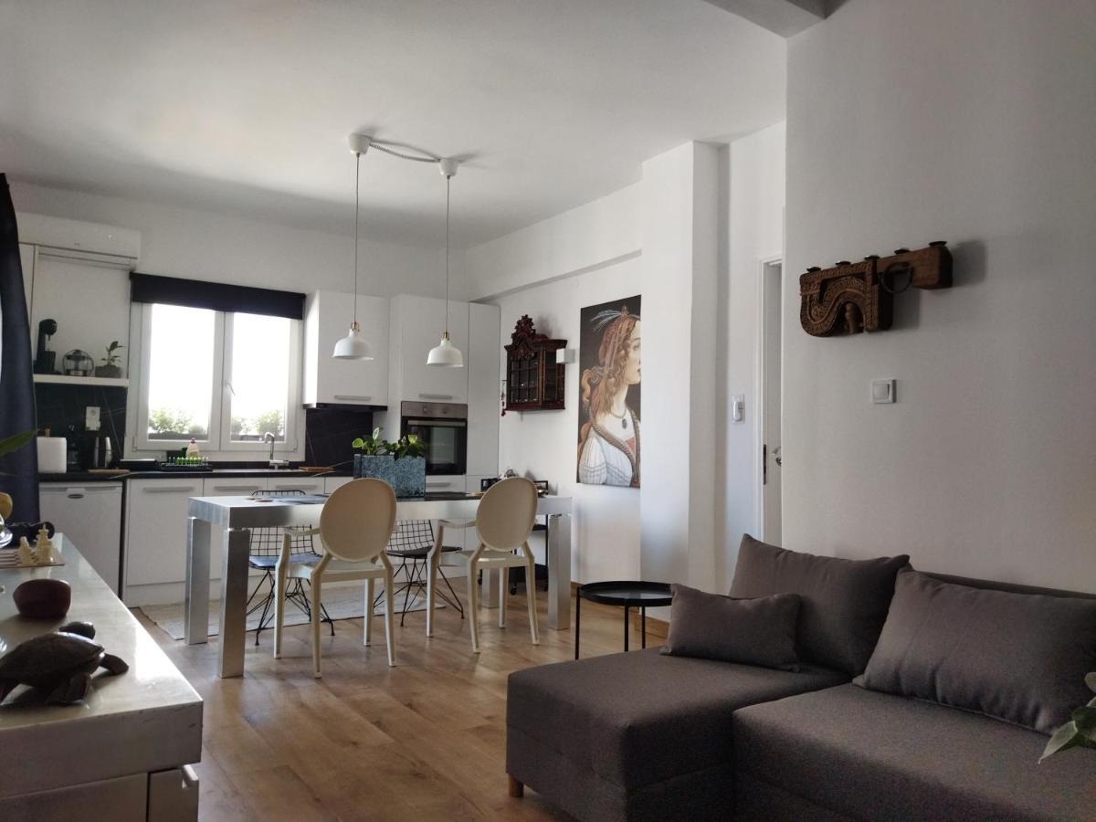 Minimal Apartment By The Beach Corinth Exteriér fotografie