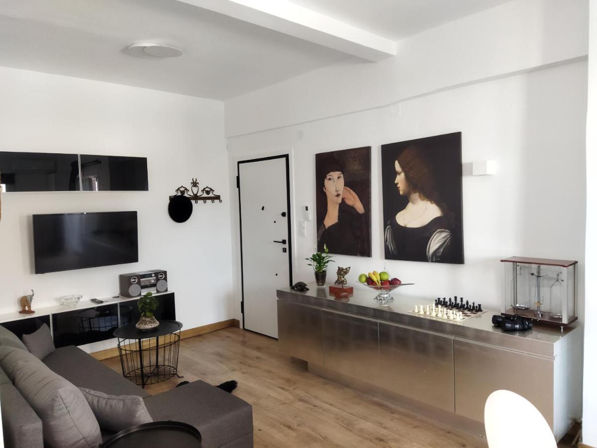 Minimal Apartment By The Beach Corinth Exteriér fotografie