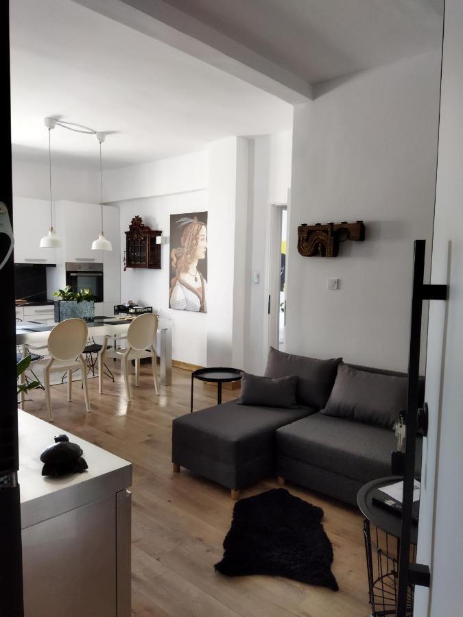 Minimal Apartment By The Beach Corinth Exteriér fotografie