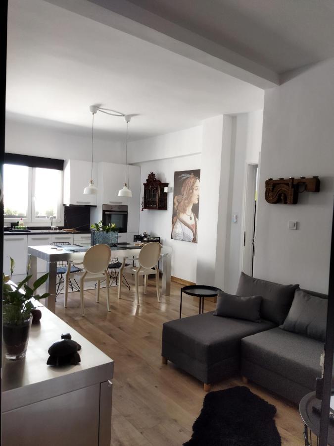 Minimal Apartment By The Beach Corinth Exteriér fotografie