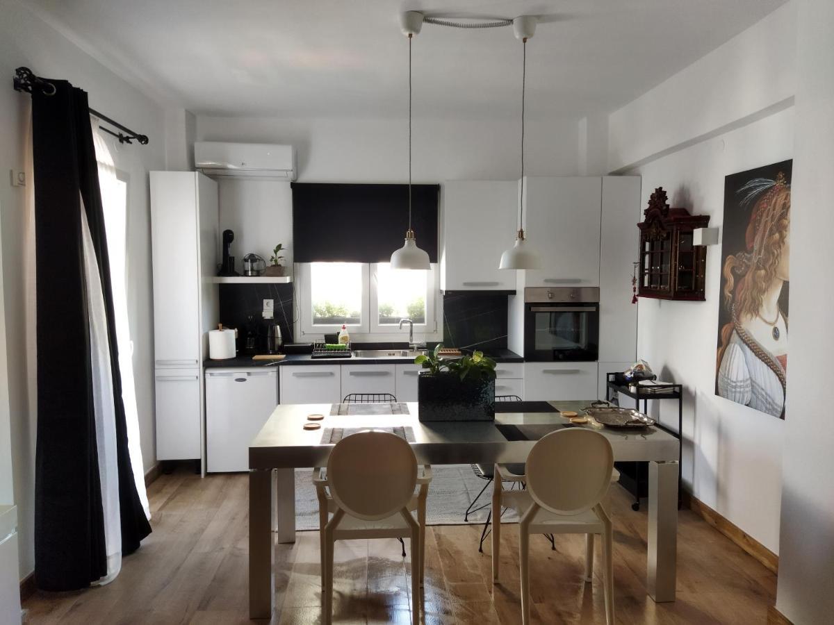 Minimal Apartment By The Beach Corinth Exteriér fotografie